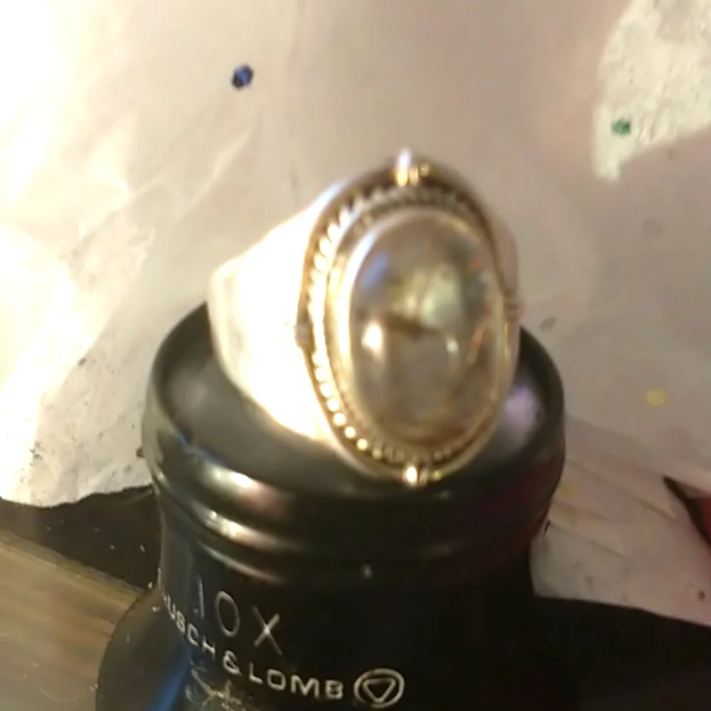 Silver stone has fossil inside, size 7. - Picture 6 of 7